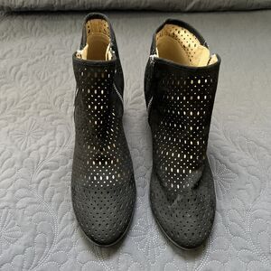 Roebuck & Co Olsen Vegan Suede Ankle Cut Out Ankle Booties Boho Western SZ 10M